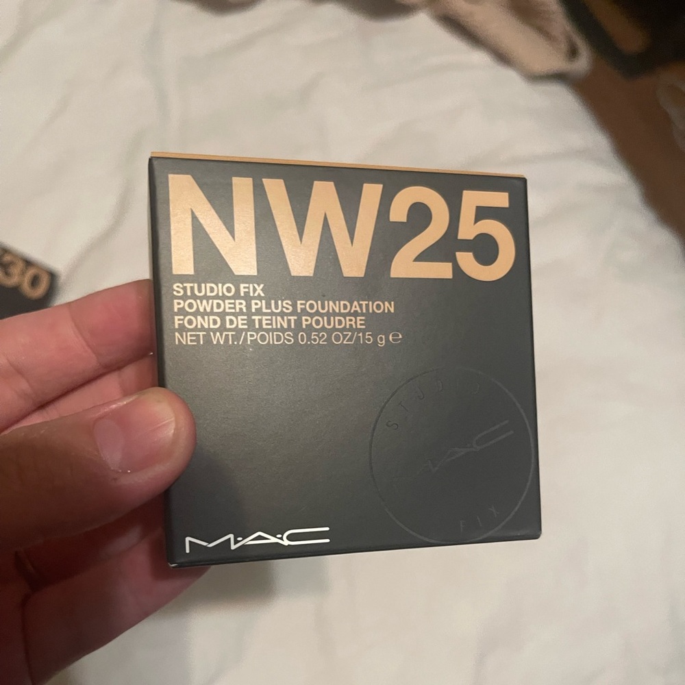 MAC NW25 studio fix powder plus foundation